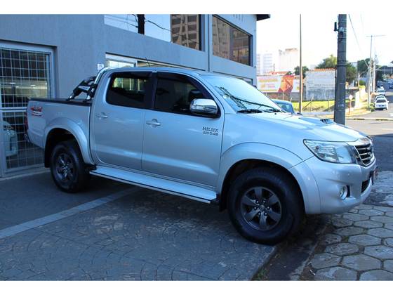 TOYOTA HILUX 3.0 SRV 4X4 CD 16V TURBO INTERCOOLER DIESEL 4P AUTOMÁTICO TOYOTA HILUX 3.0 SRV 4X4 CD 16V TURBO INTERCOOLER DIESEL 4P AUTOMÁTICO